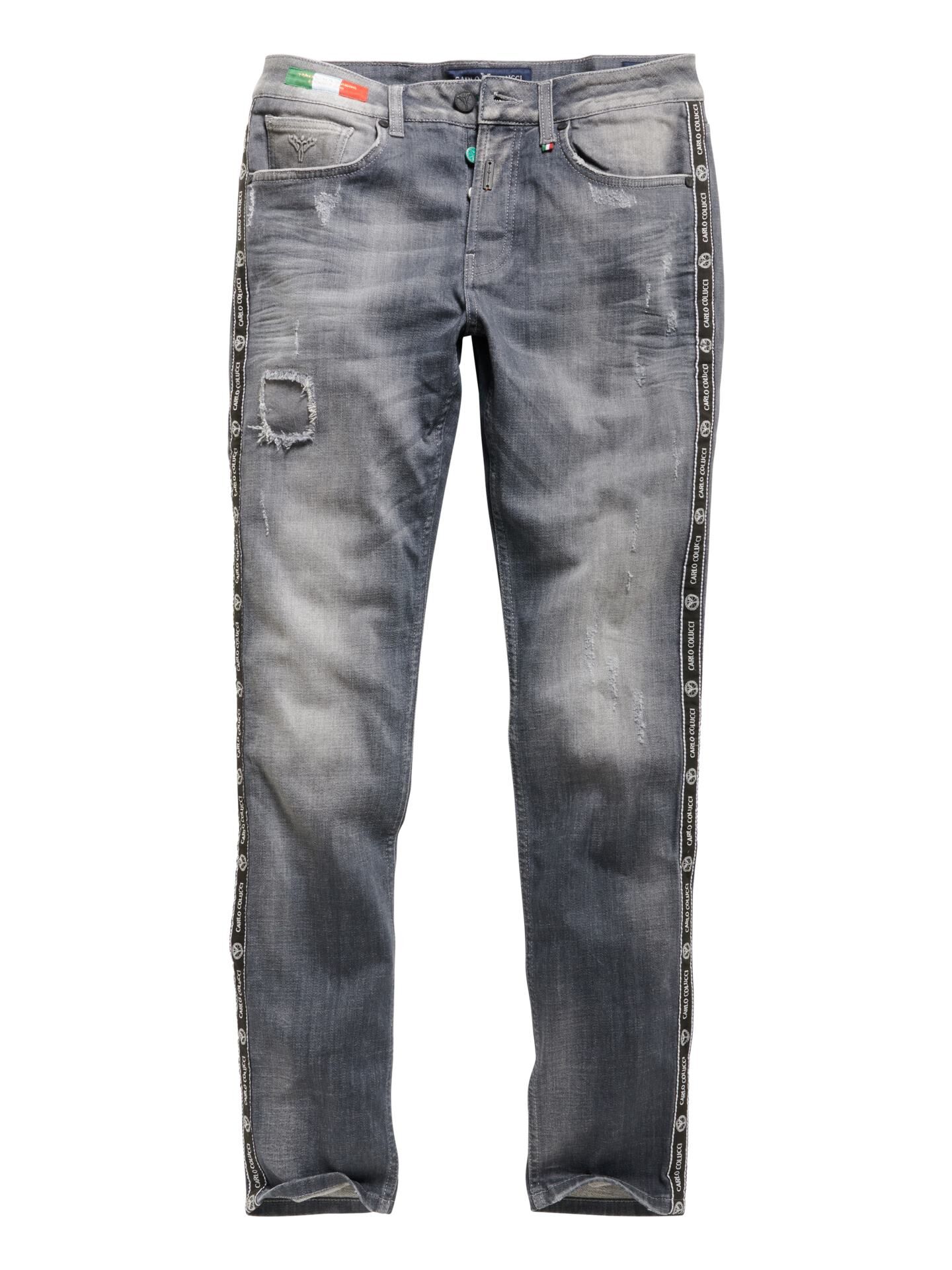 Jeans mit Used-Waschung und Logopiping