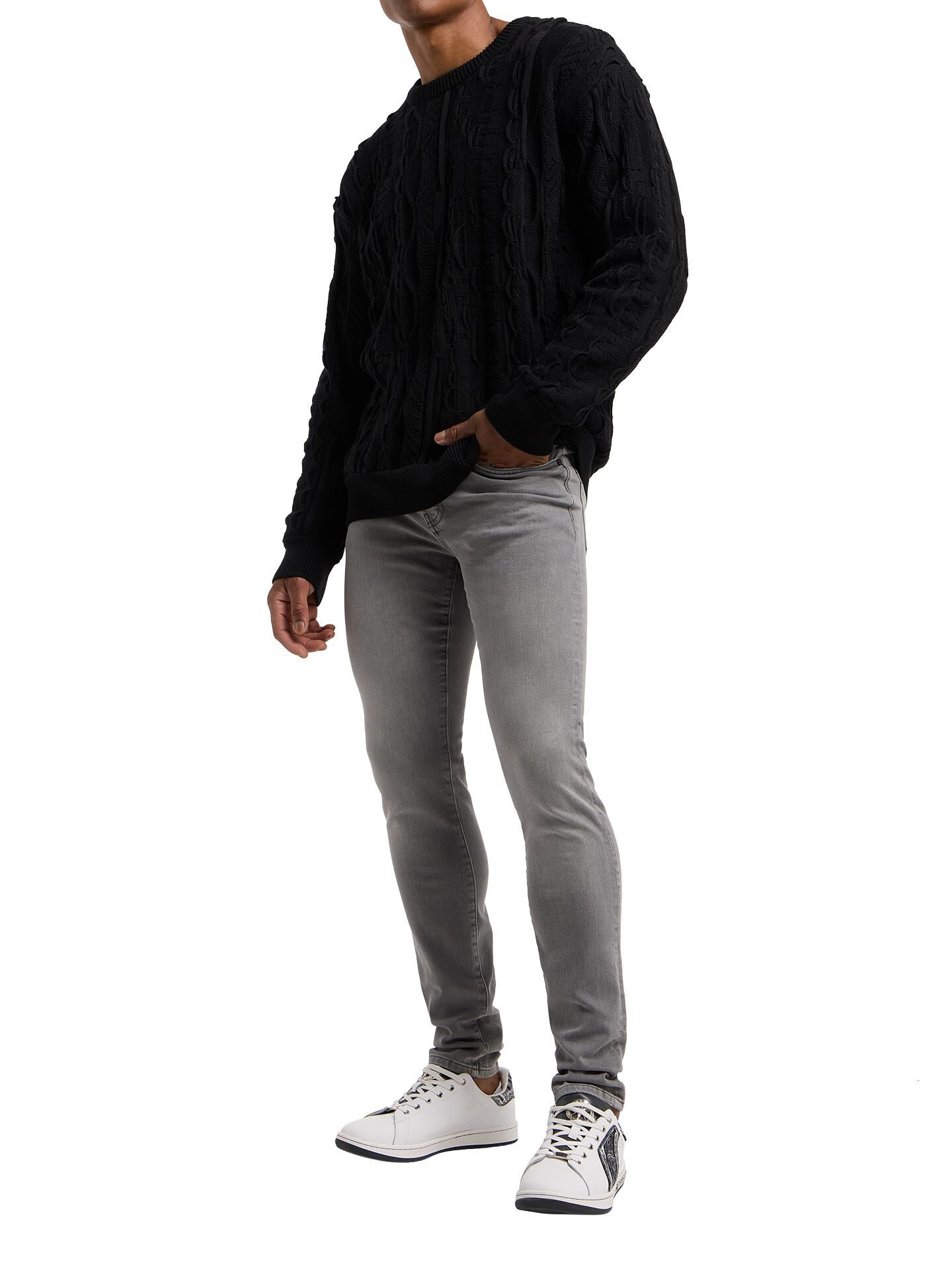 Strickpullover mit Stickerei