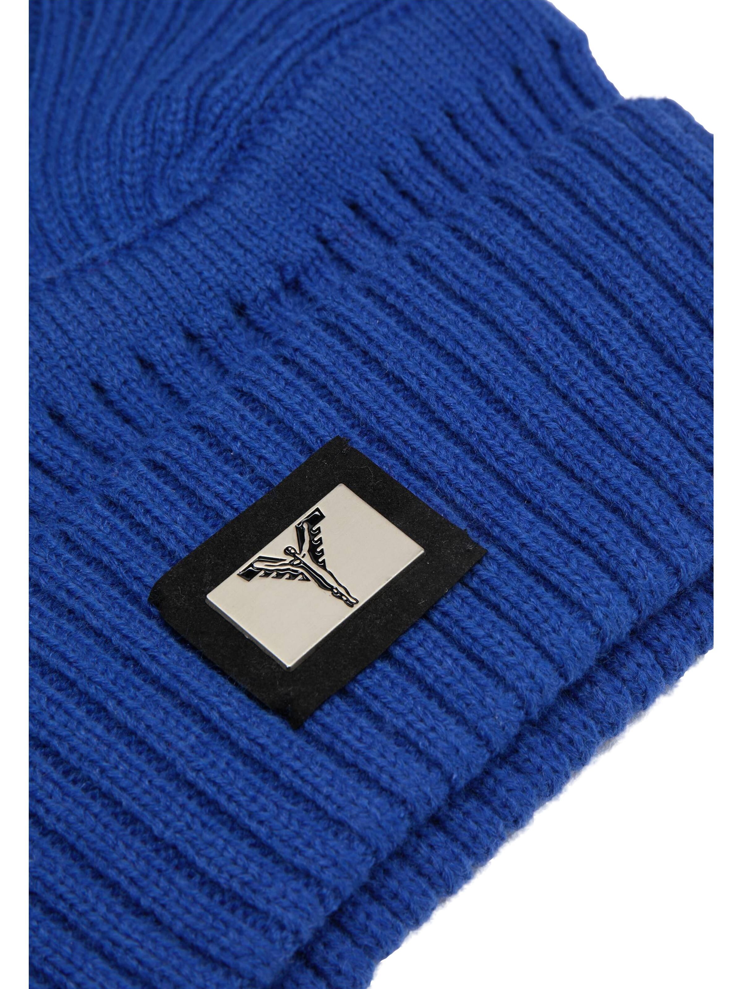 Plain knitted beanie