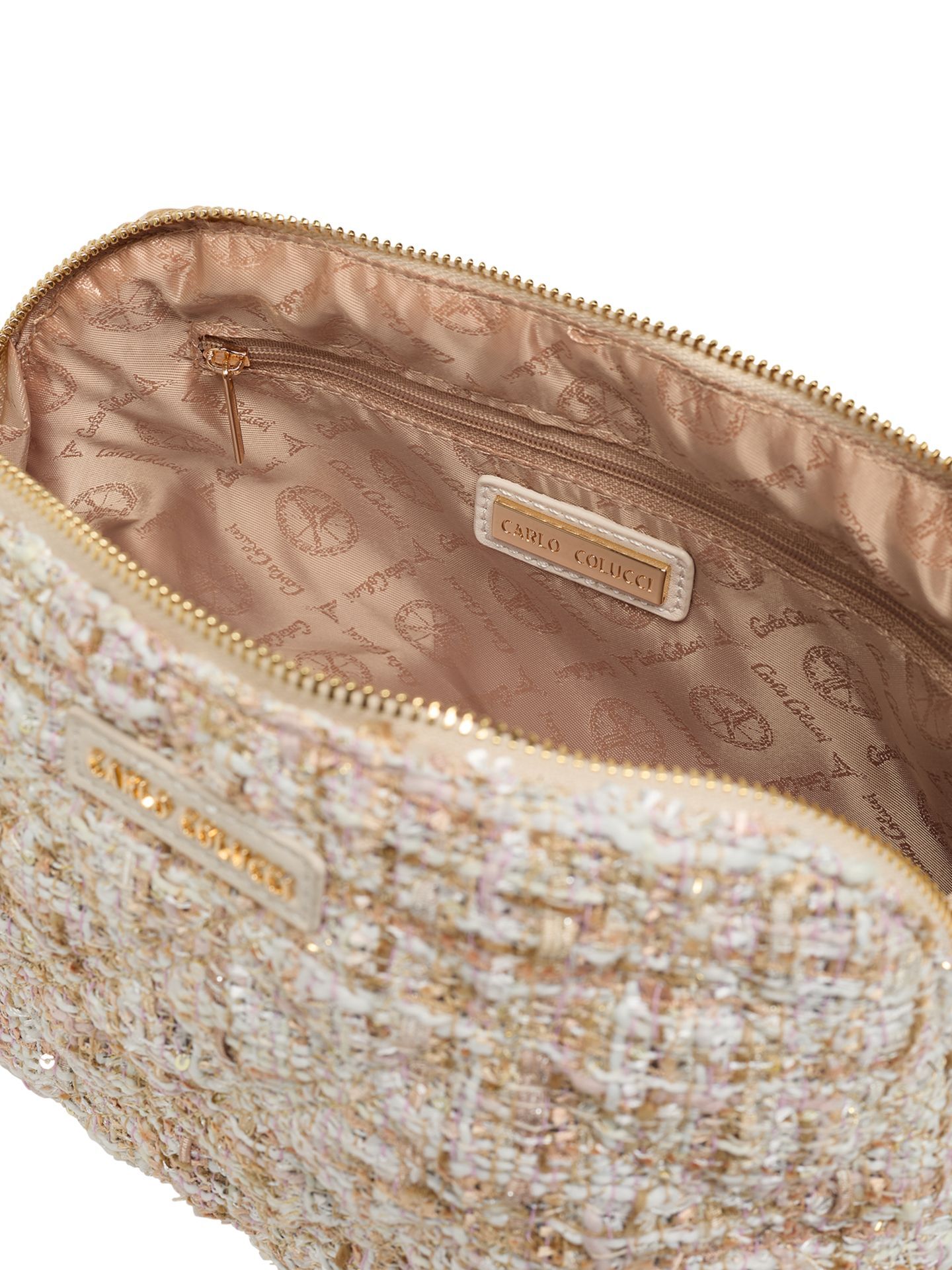  Woman's cosmetic bag