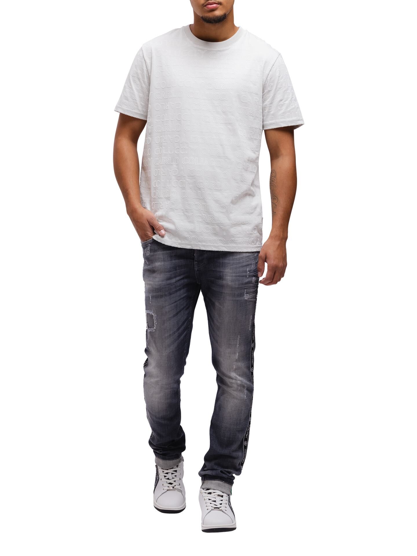 Jeans mit Used-Waschung und Logopiping