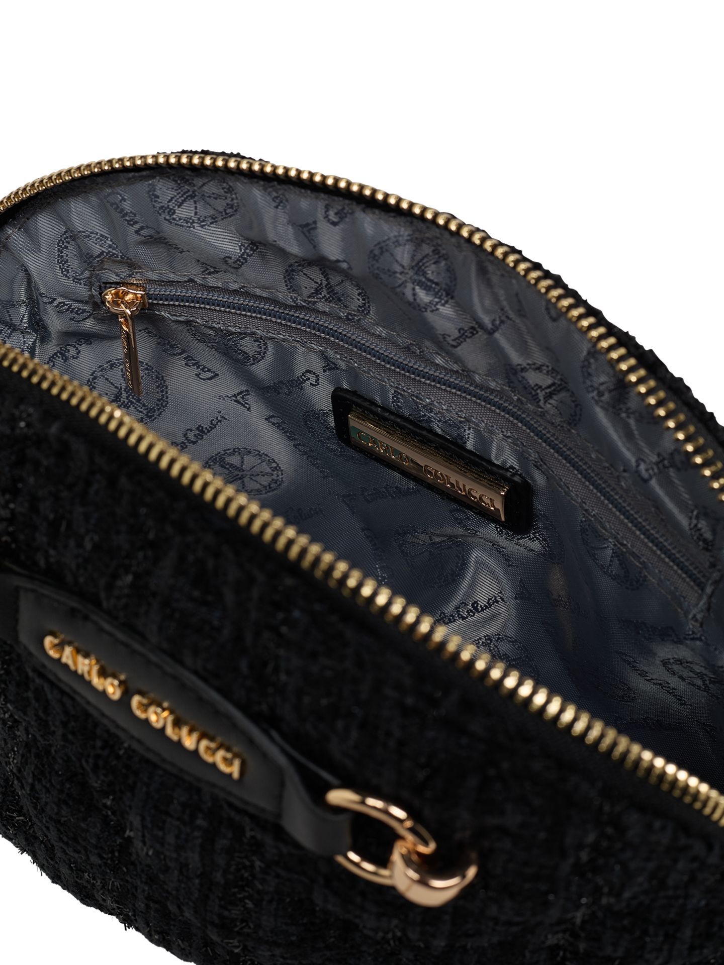  Woman's cosmetic bag 