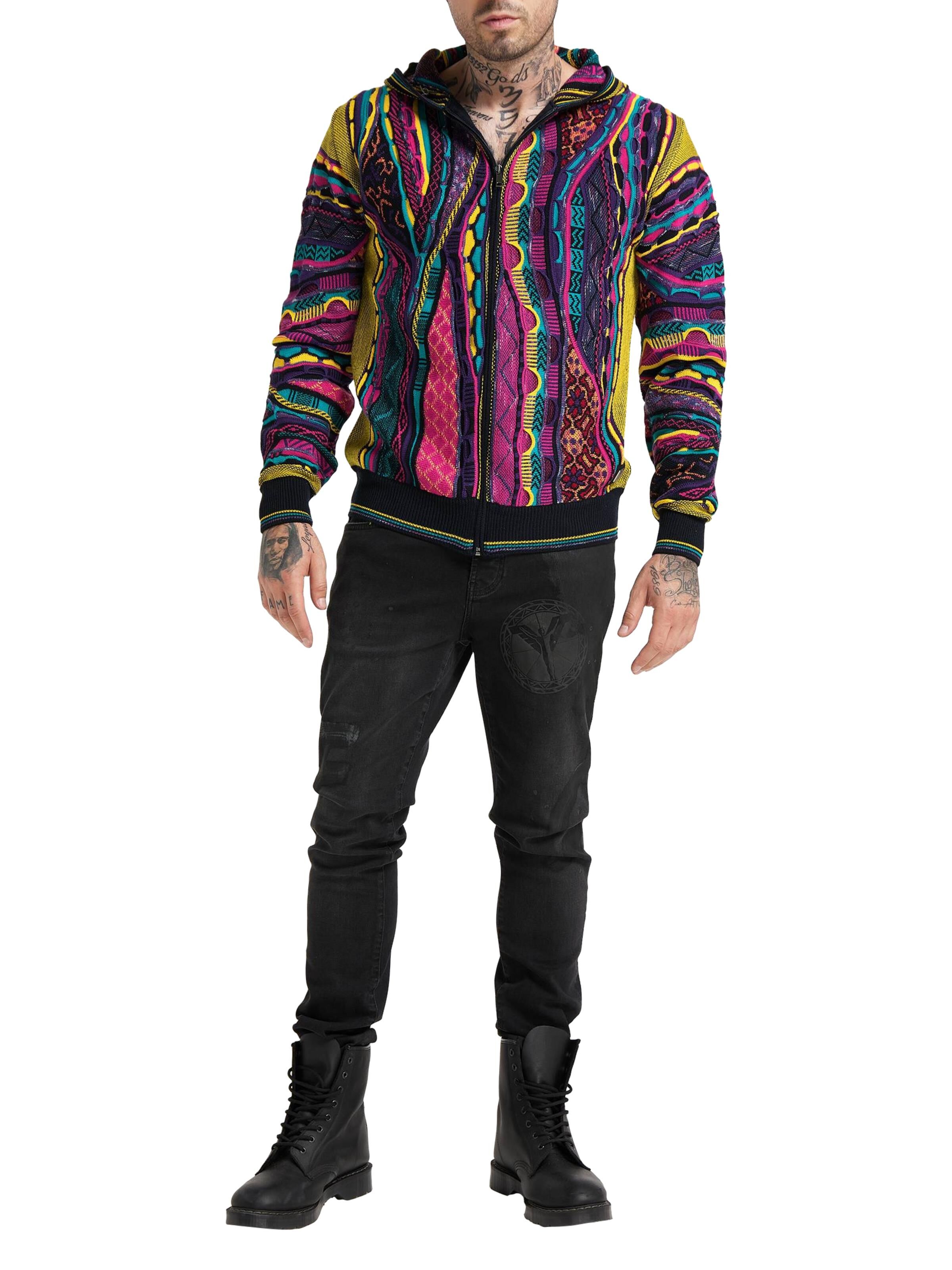  Markante Strickjacke mit Kapuze