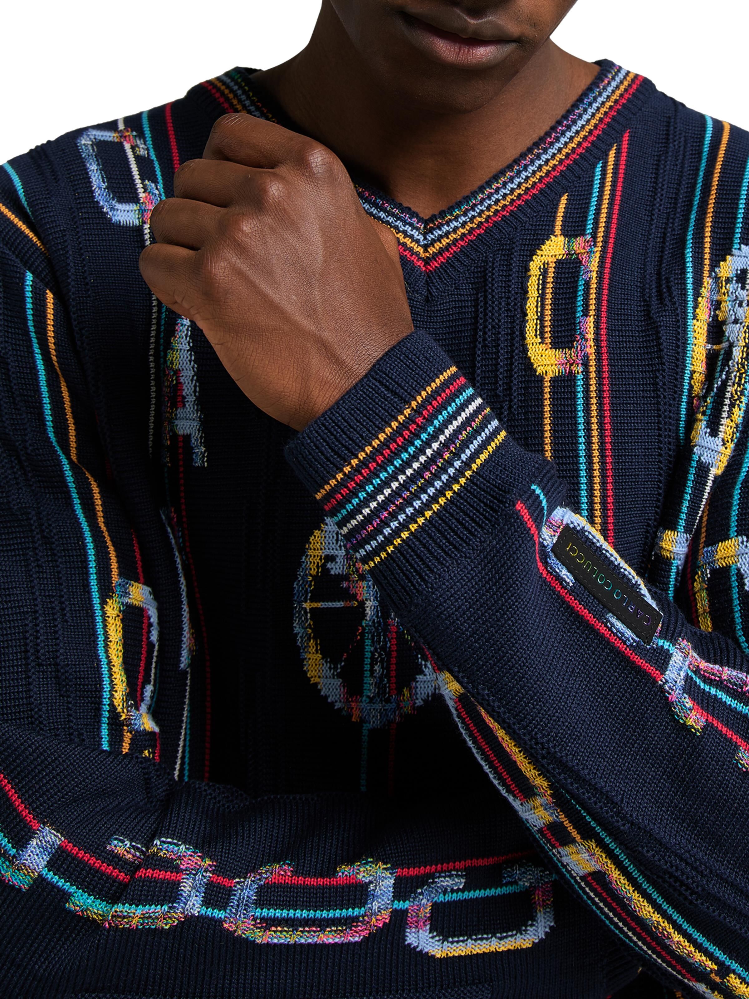 Strickpullover mit Schriftzug und V-Ausschnitt
