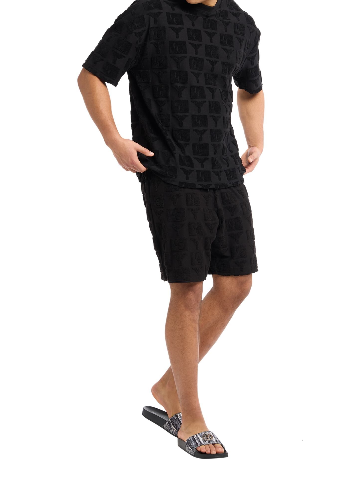 Oversize Short mit Frotteeinsätzen
