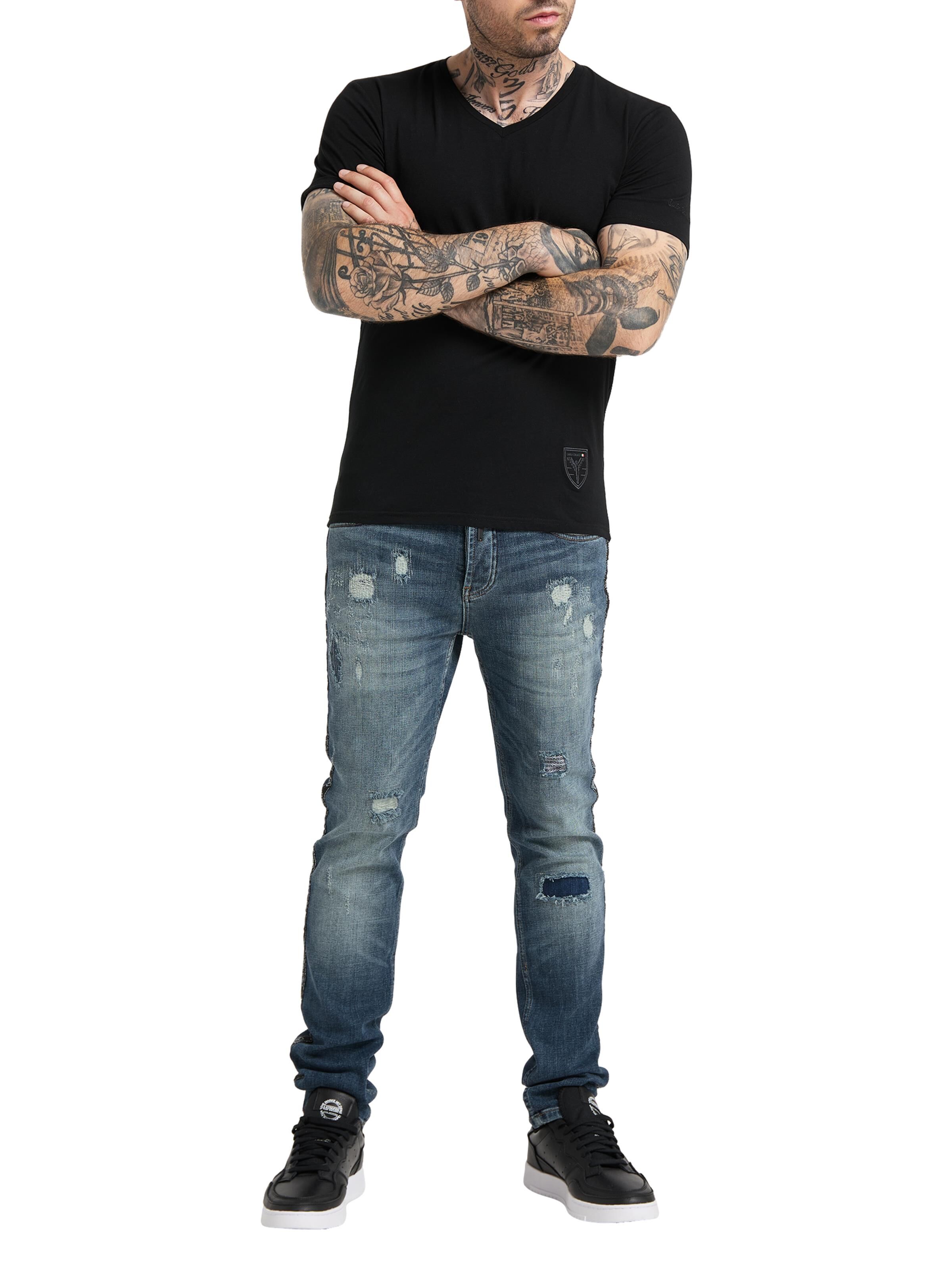 V-neck T-Shirt mit aufwendiger Stickerei