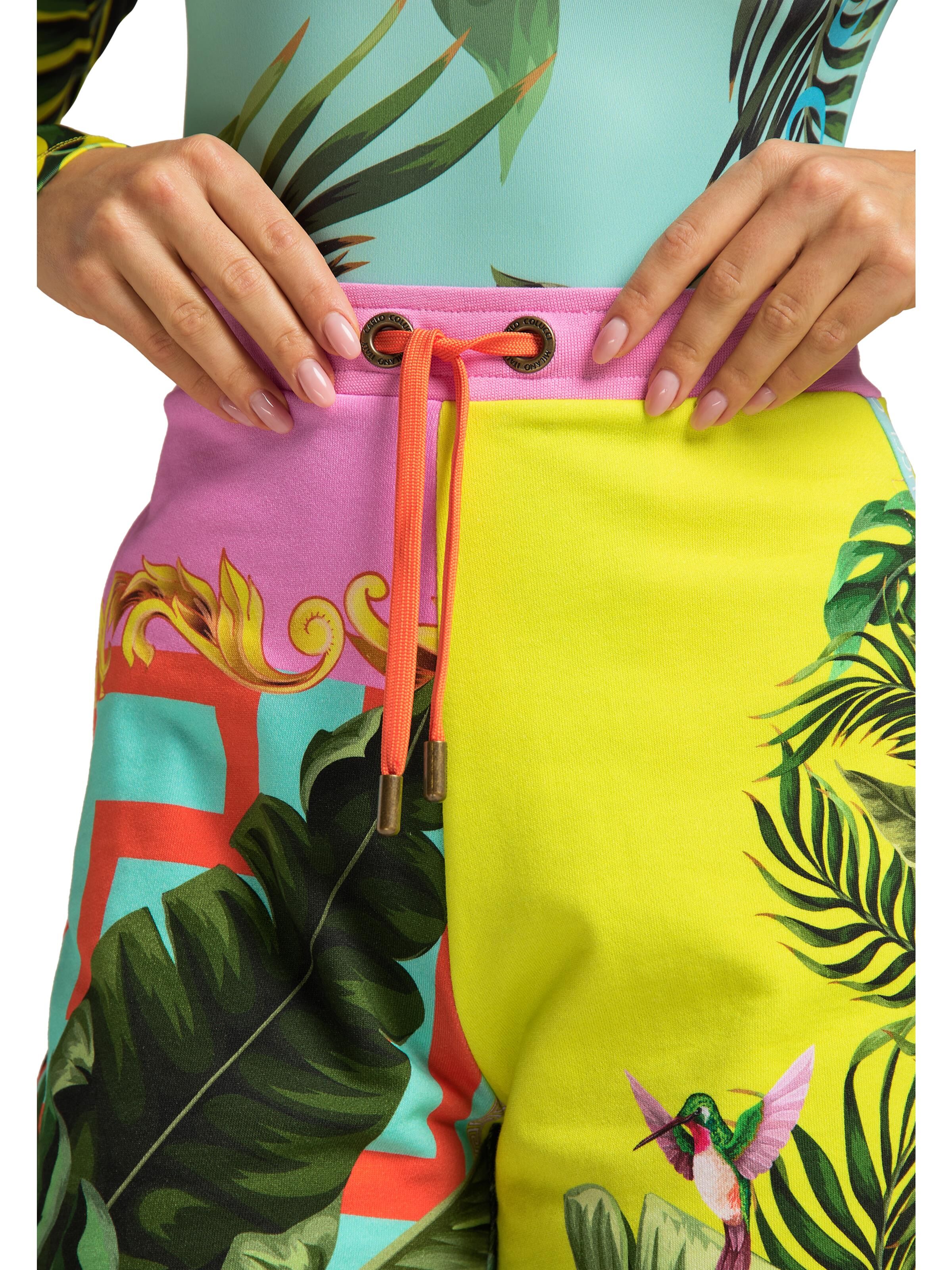 Colorful printed short
