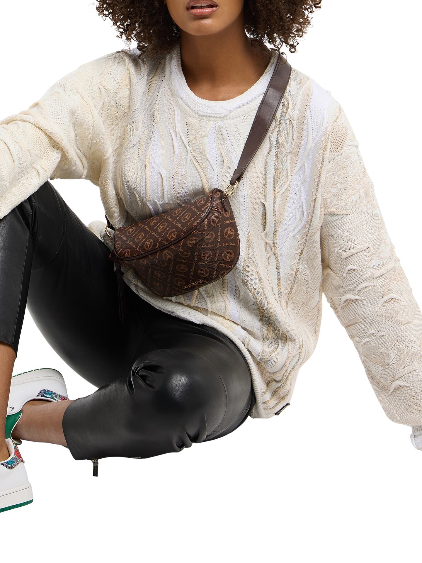  Shoulder bag with logo print