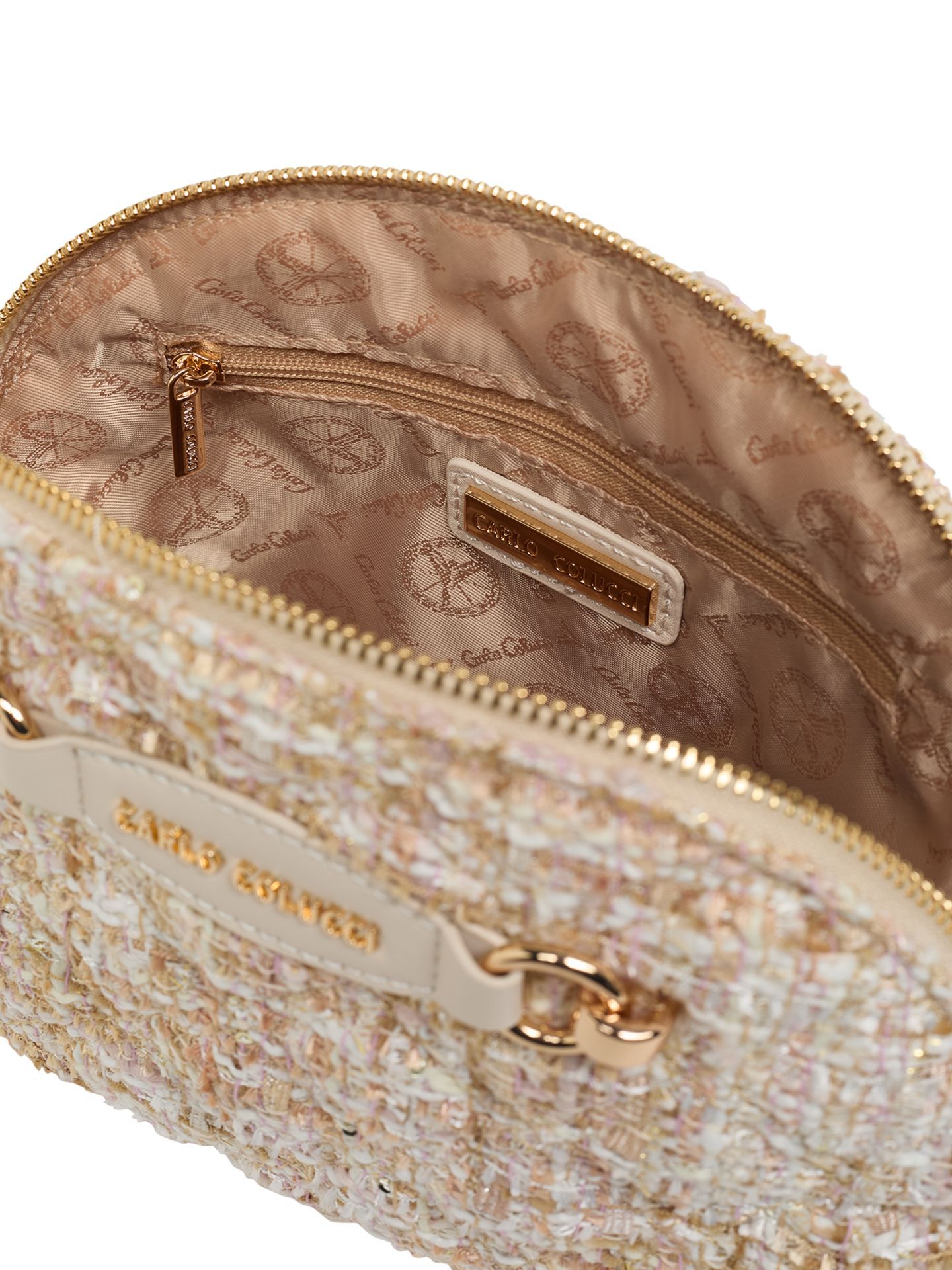  Woman's cosmetic bag 