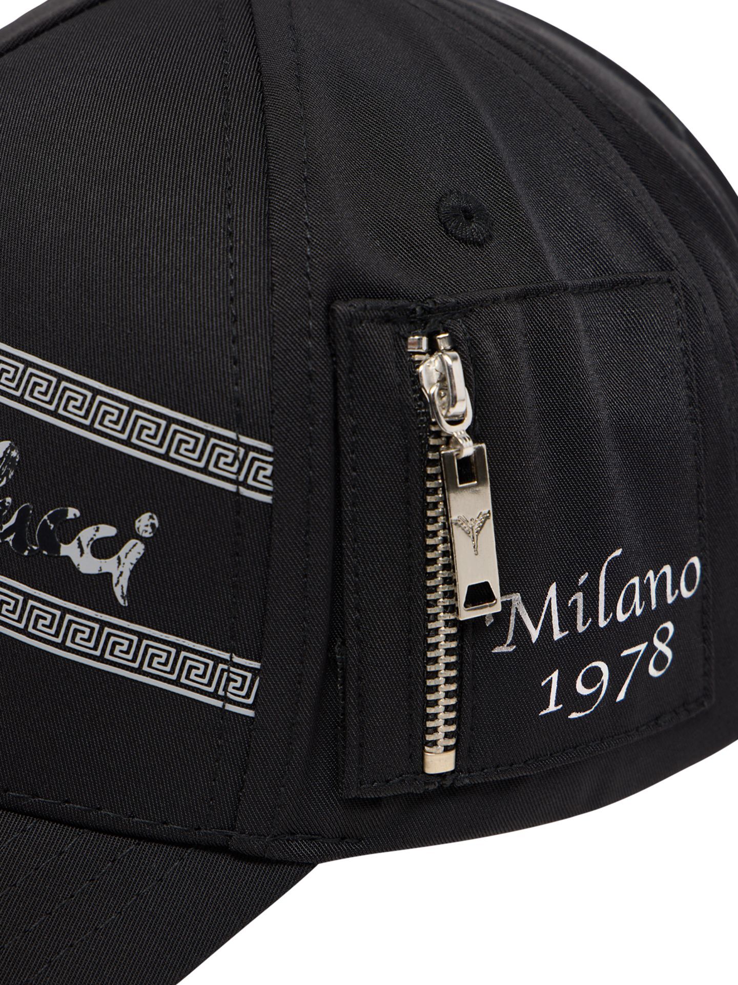  Unisex basecap with metal logo print