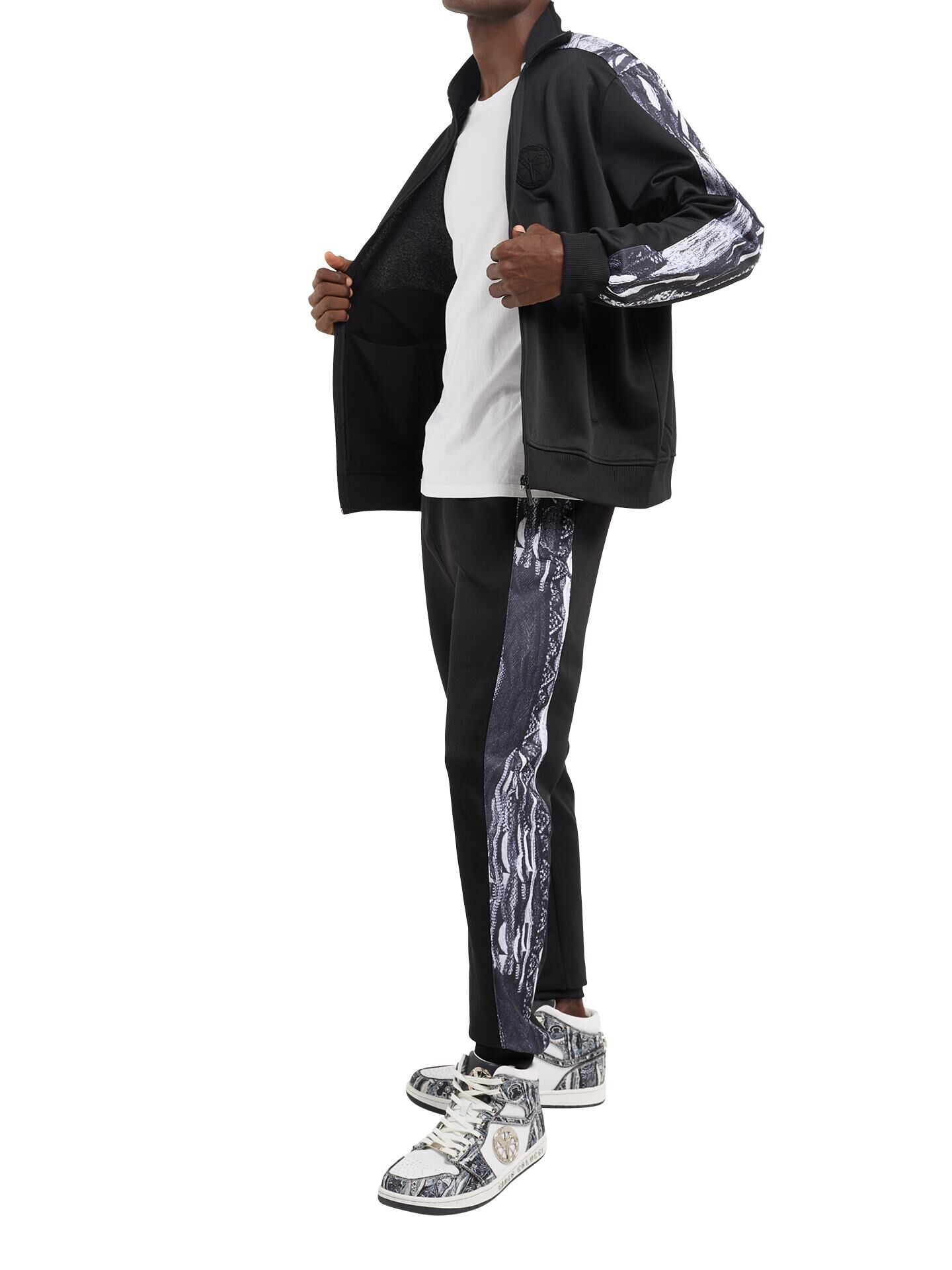  Sweatjacke mit Unique Badge