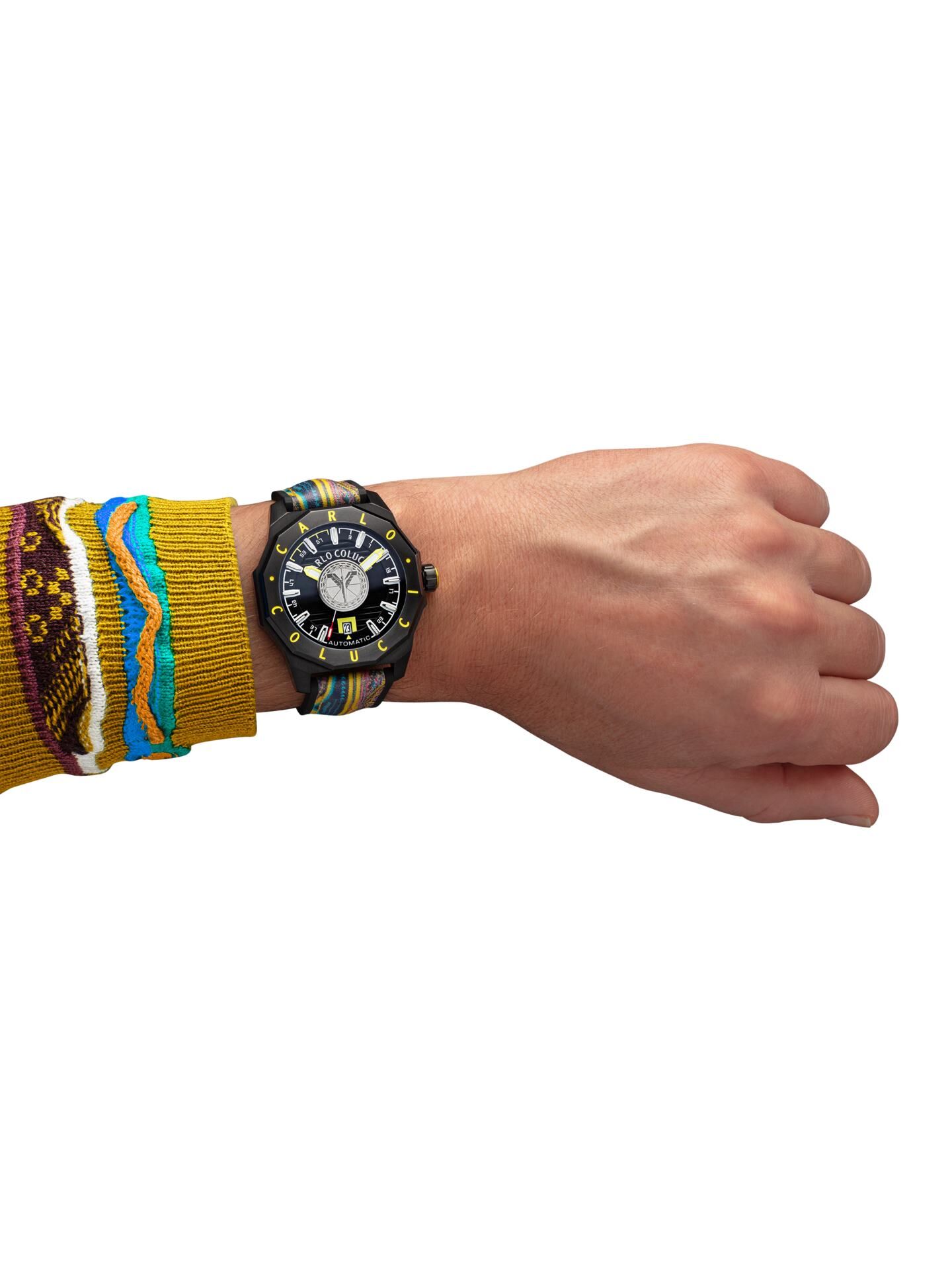  Round stainless steel watch with silicone strap