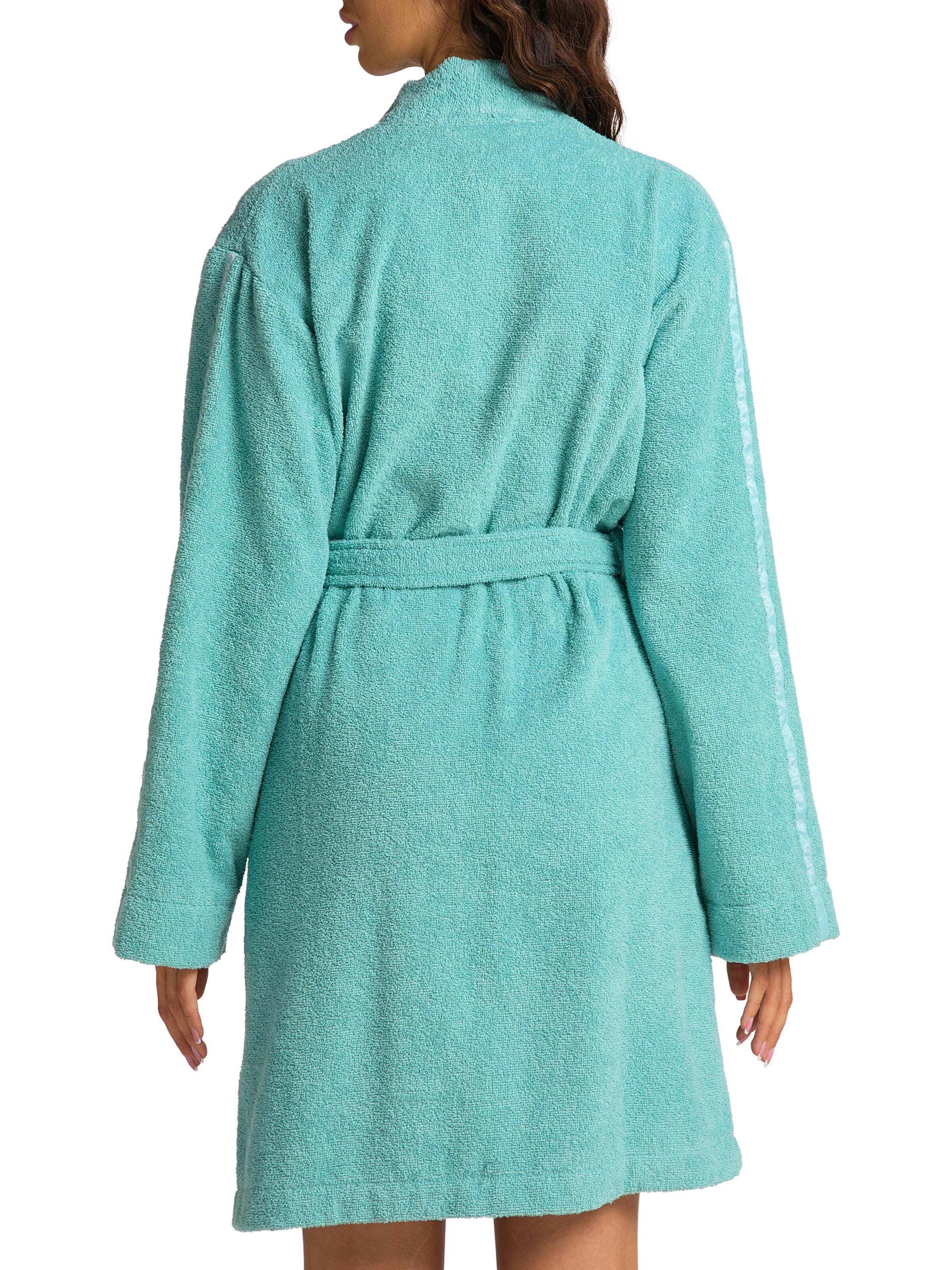 Bathrobe with embroidery