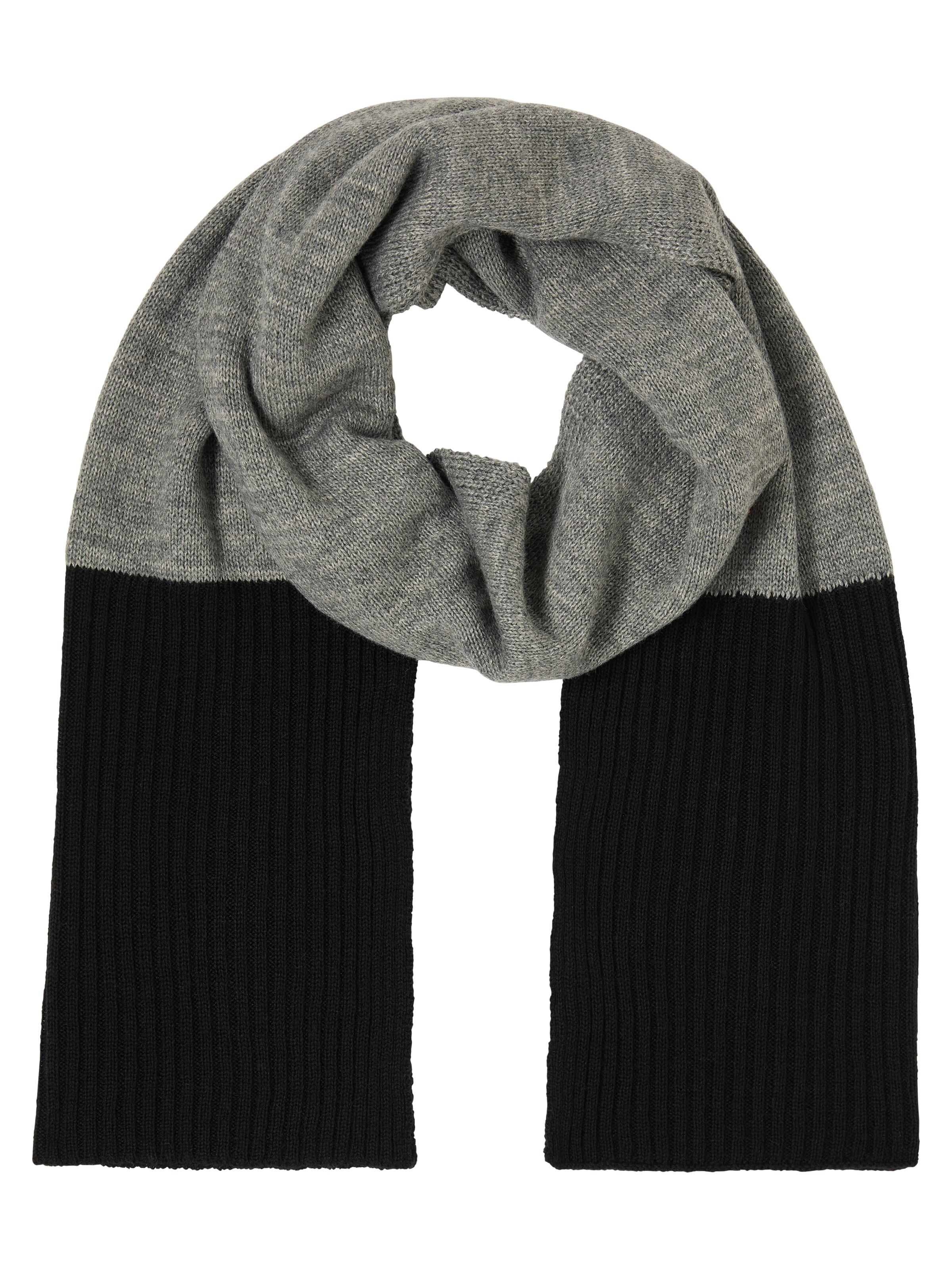 Strickschal mit Lederpatch