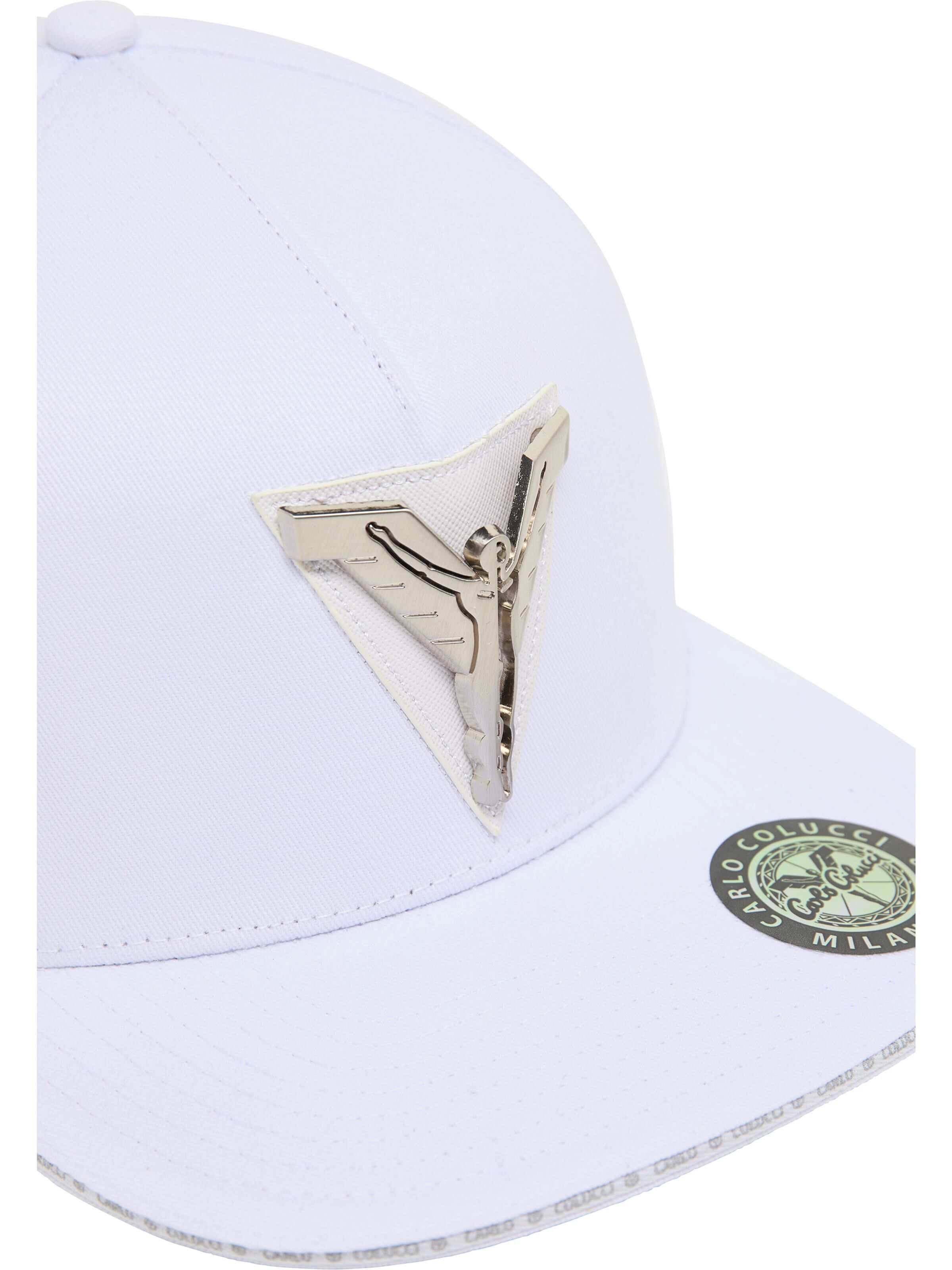  Unisex snapback cap with metal icarus