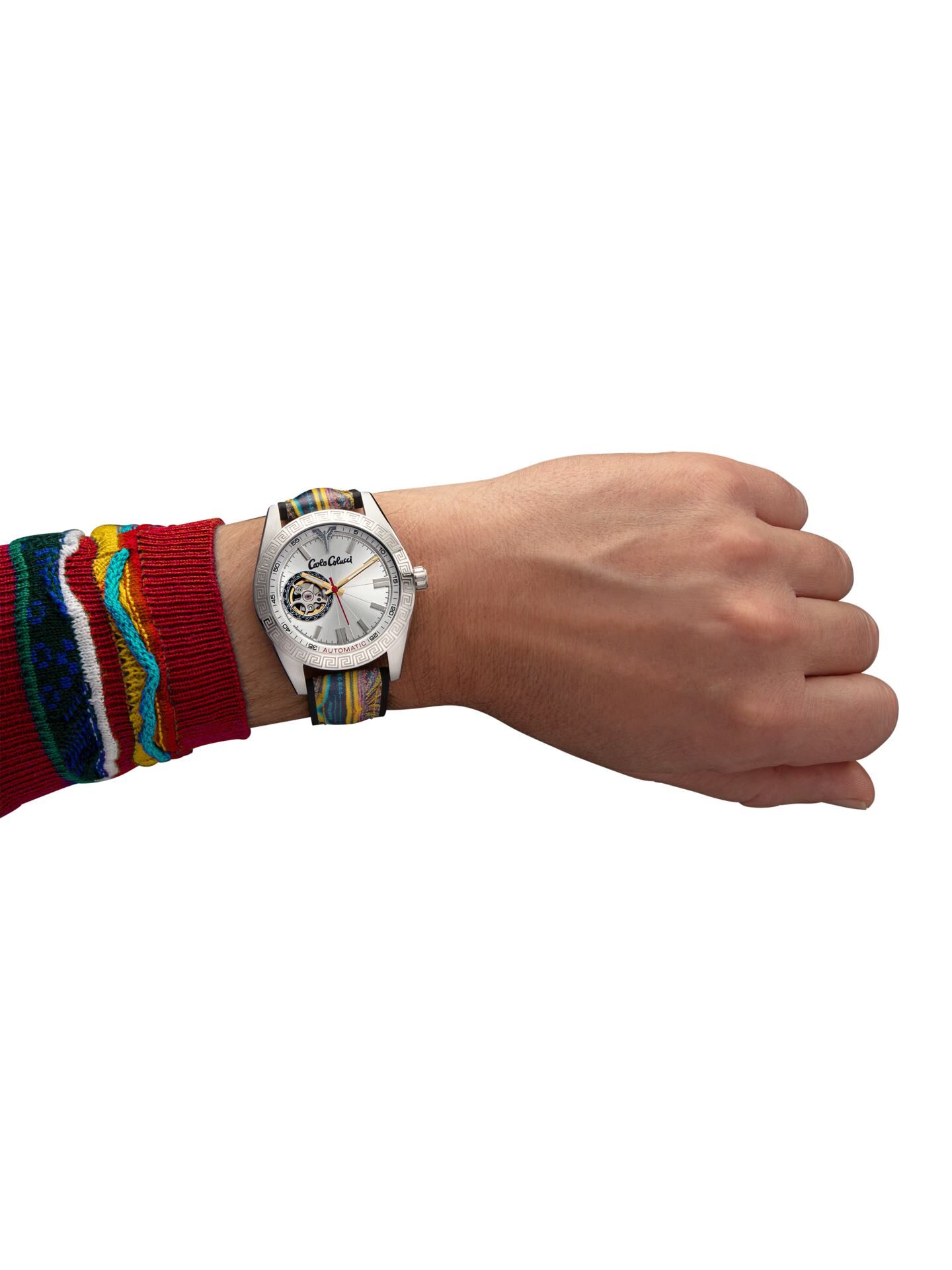  Round stainless steel watch with silicone strap