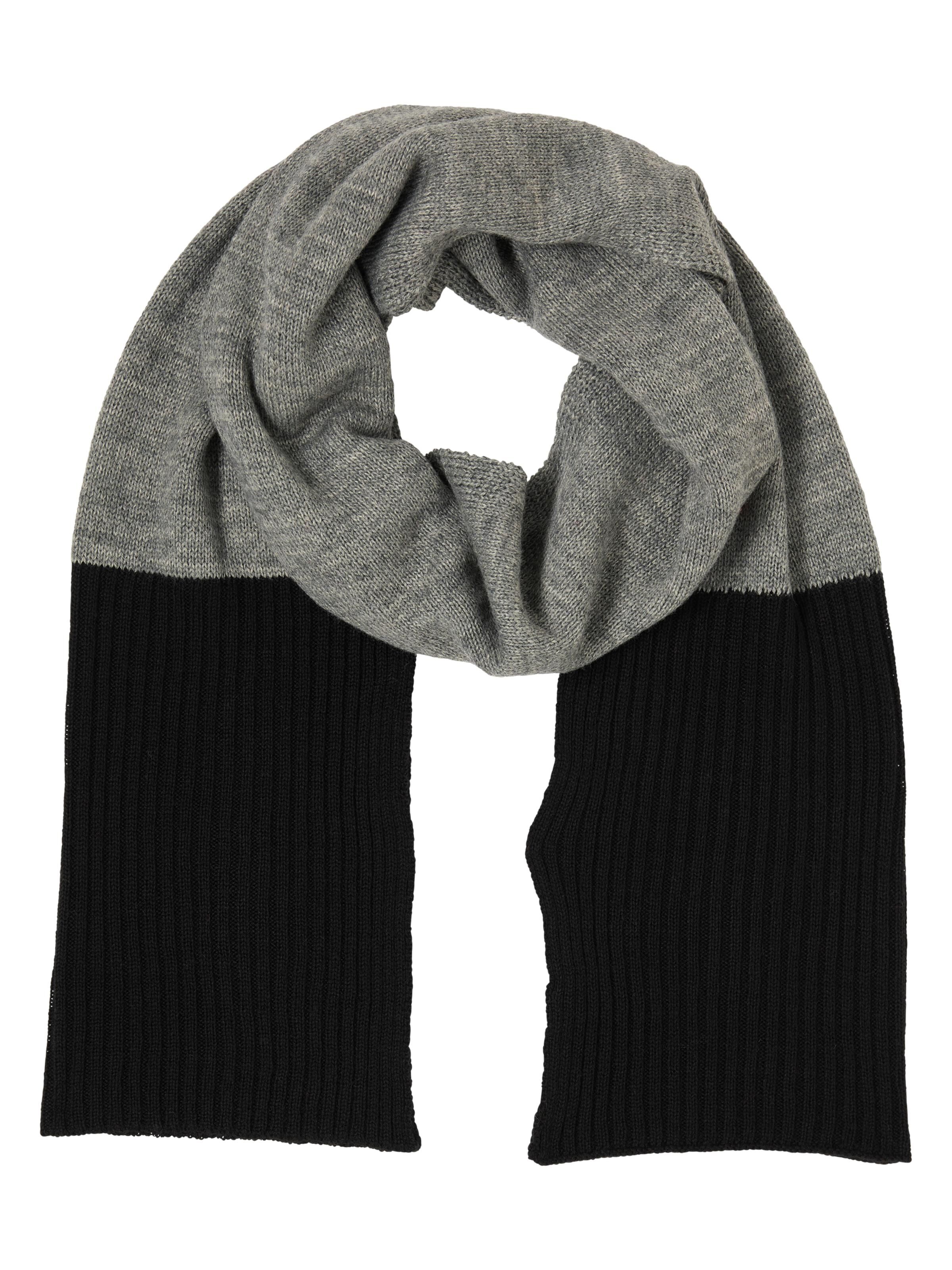 Knitted scarf with leather badge