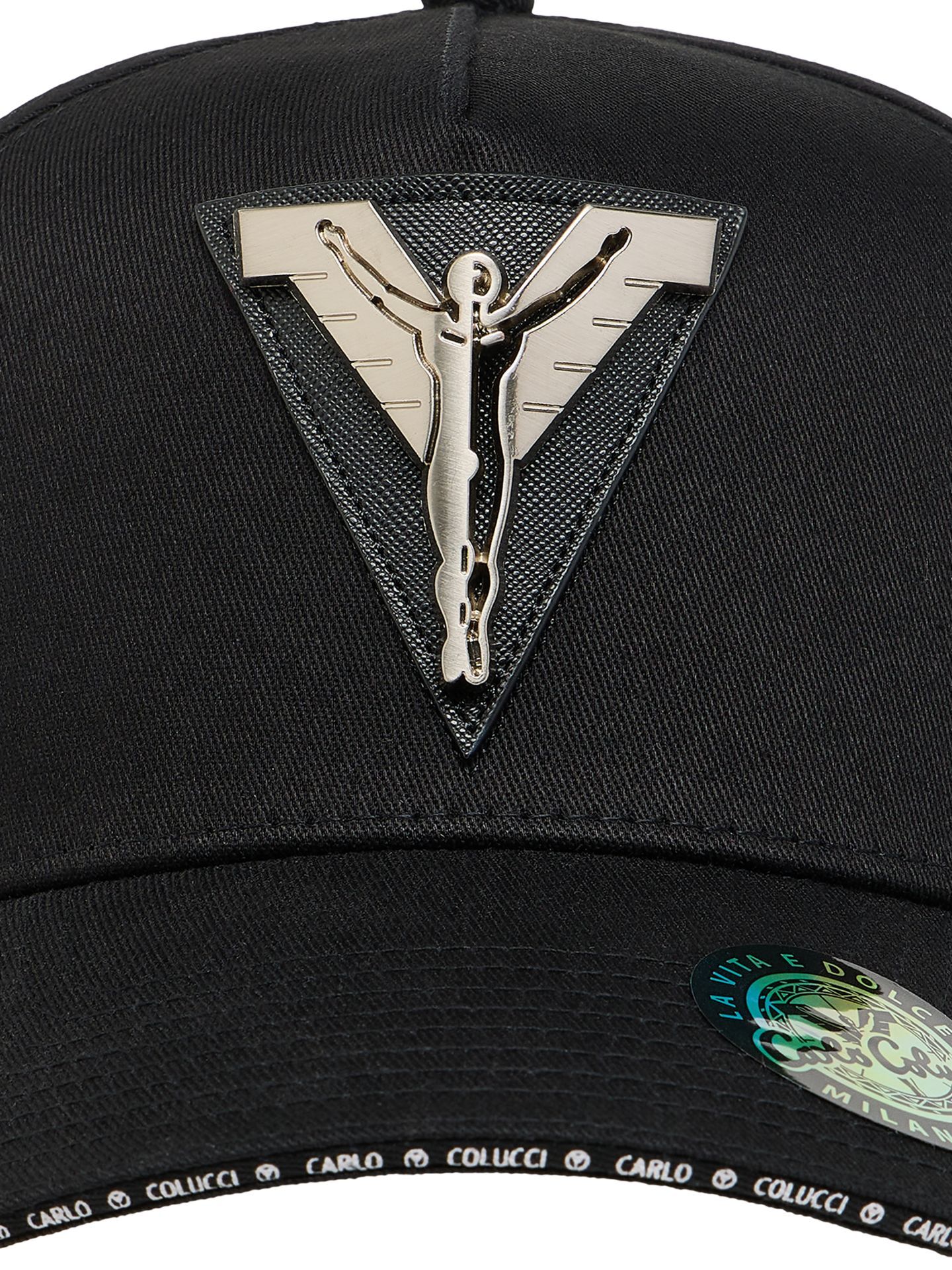 Unisex base cap with metal icarus