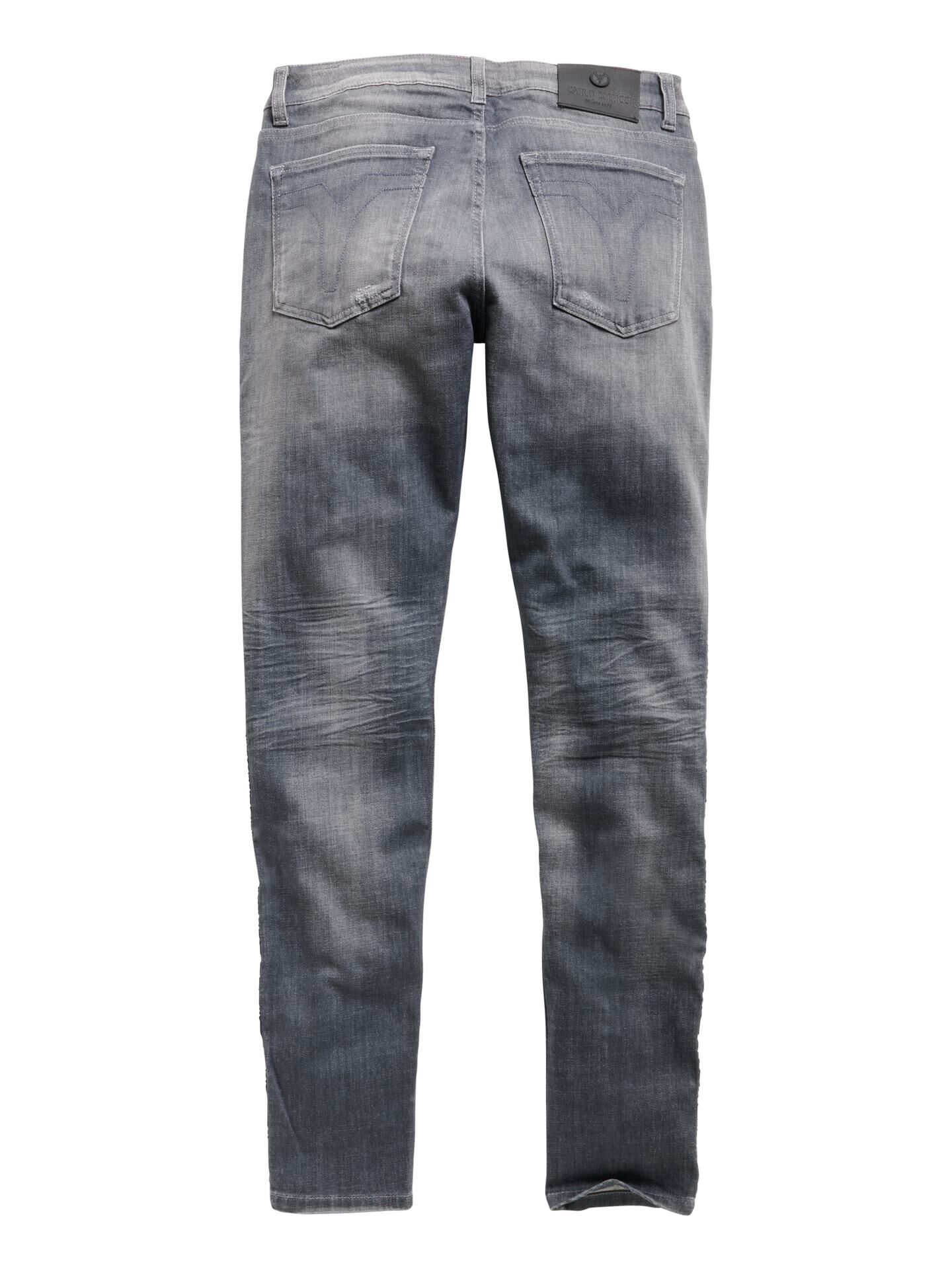 Jeans mit Used-Waschung und Logopiping