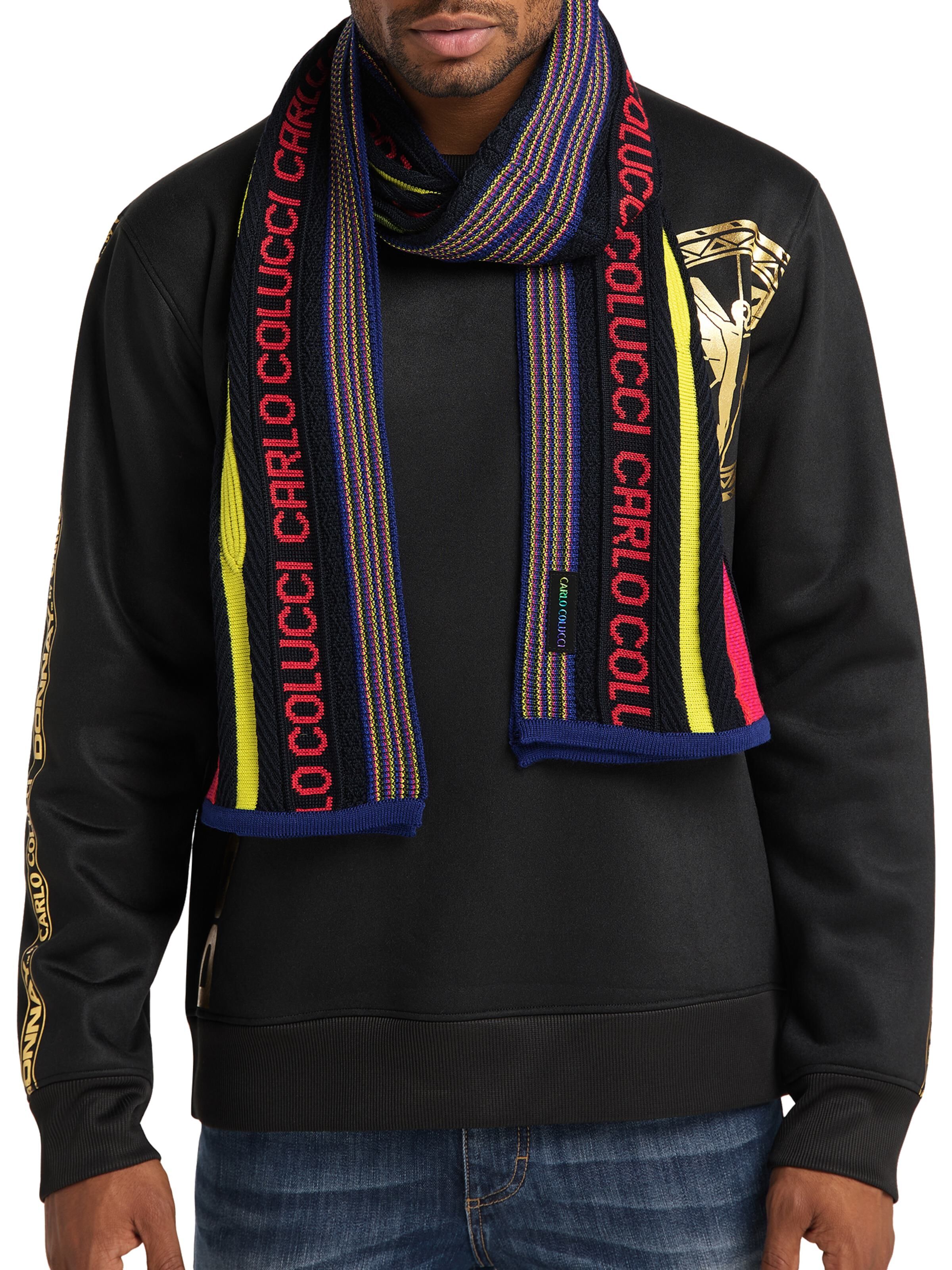 Farbenfroher Strickschal