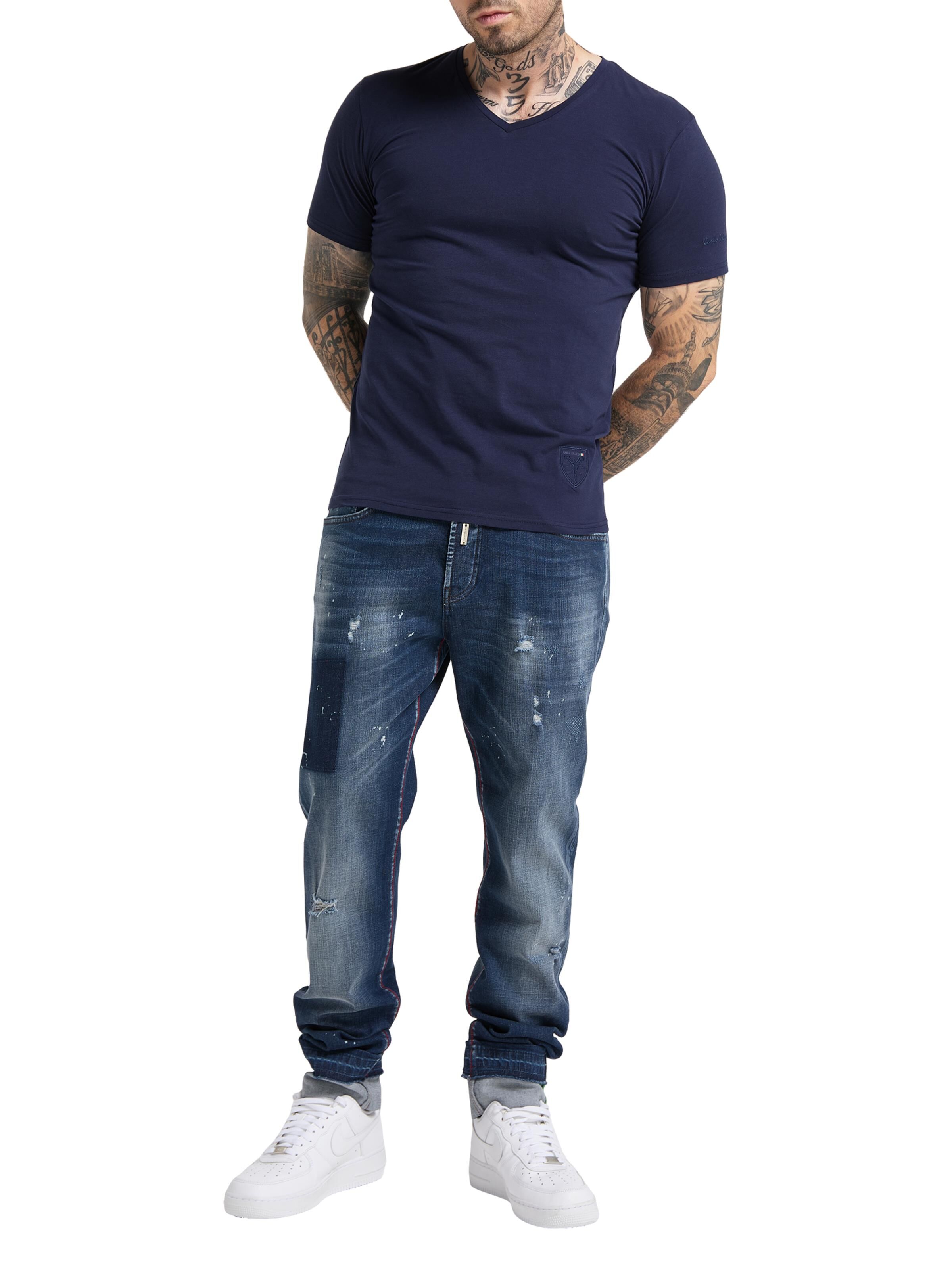 V-neck T-Shirt mit aufwendiger Stickerei