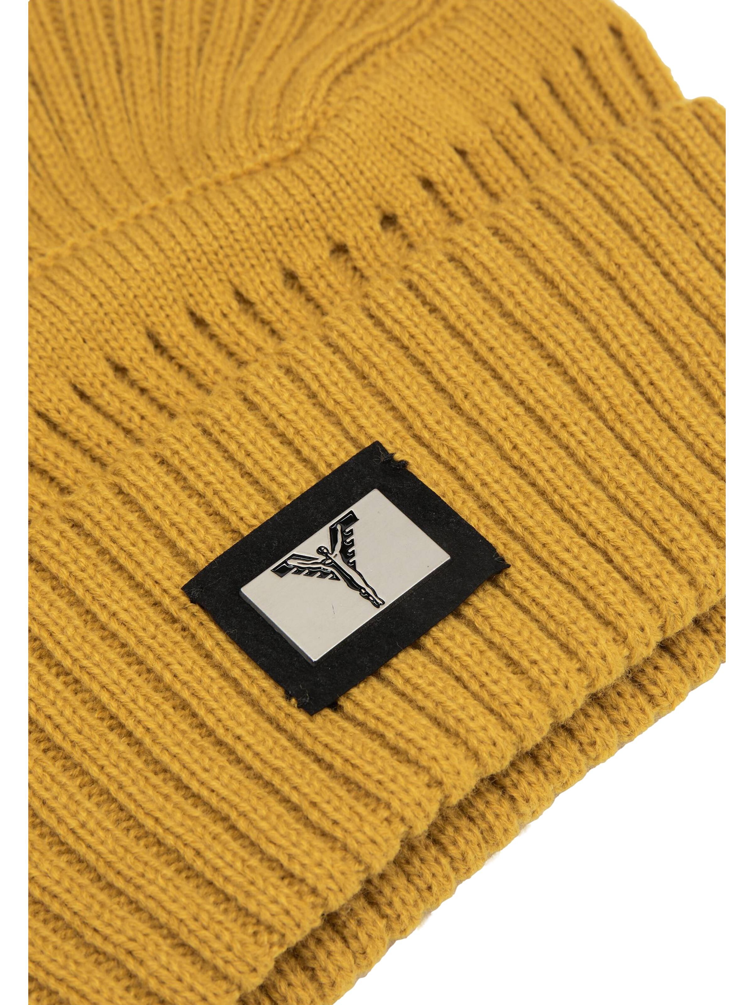 Plain knitted beanie