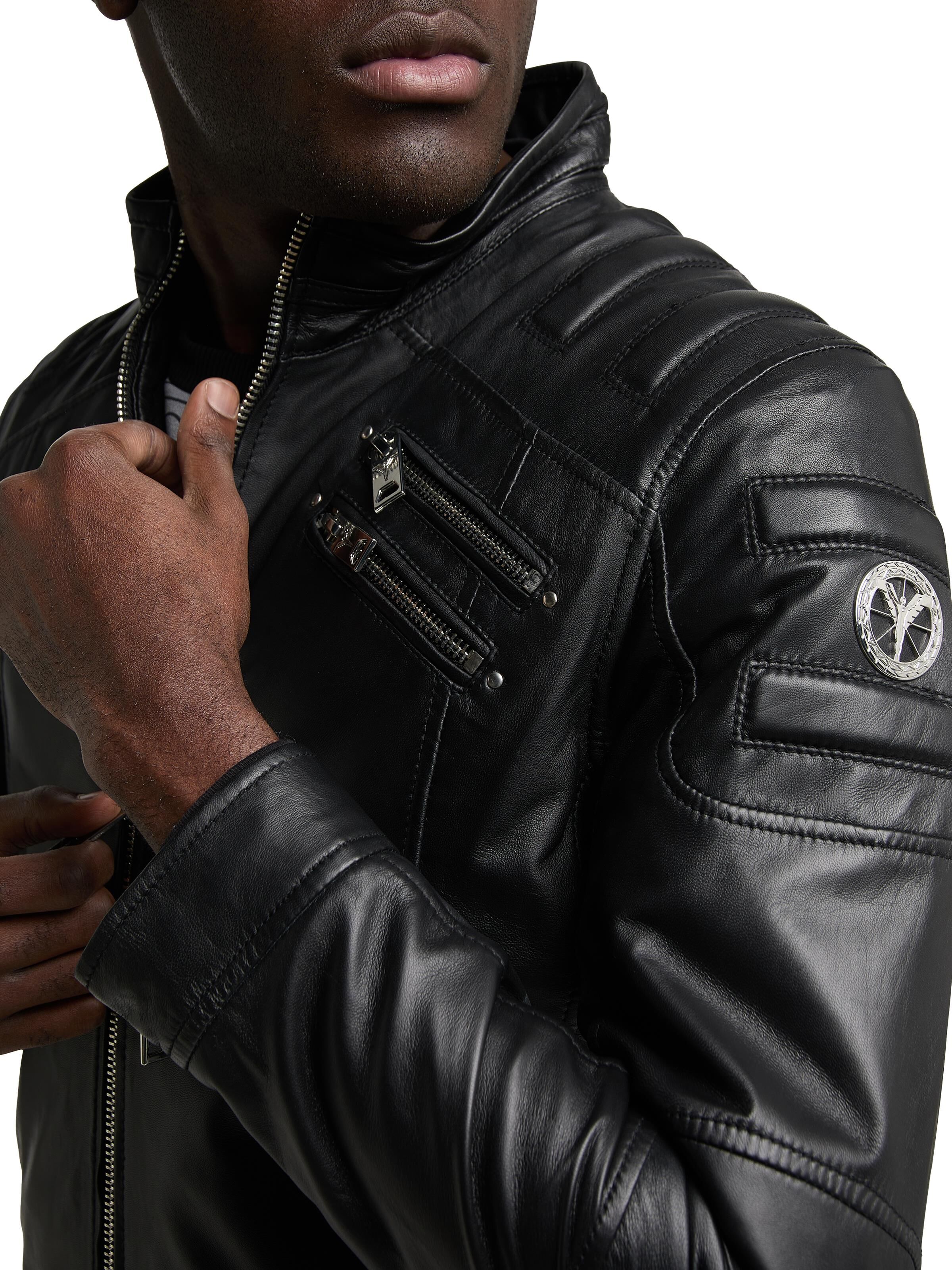 Lederjacke im Bikerstil