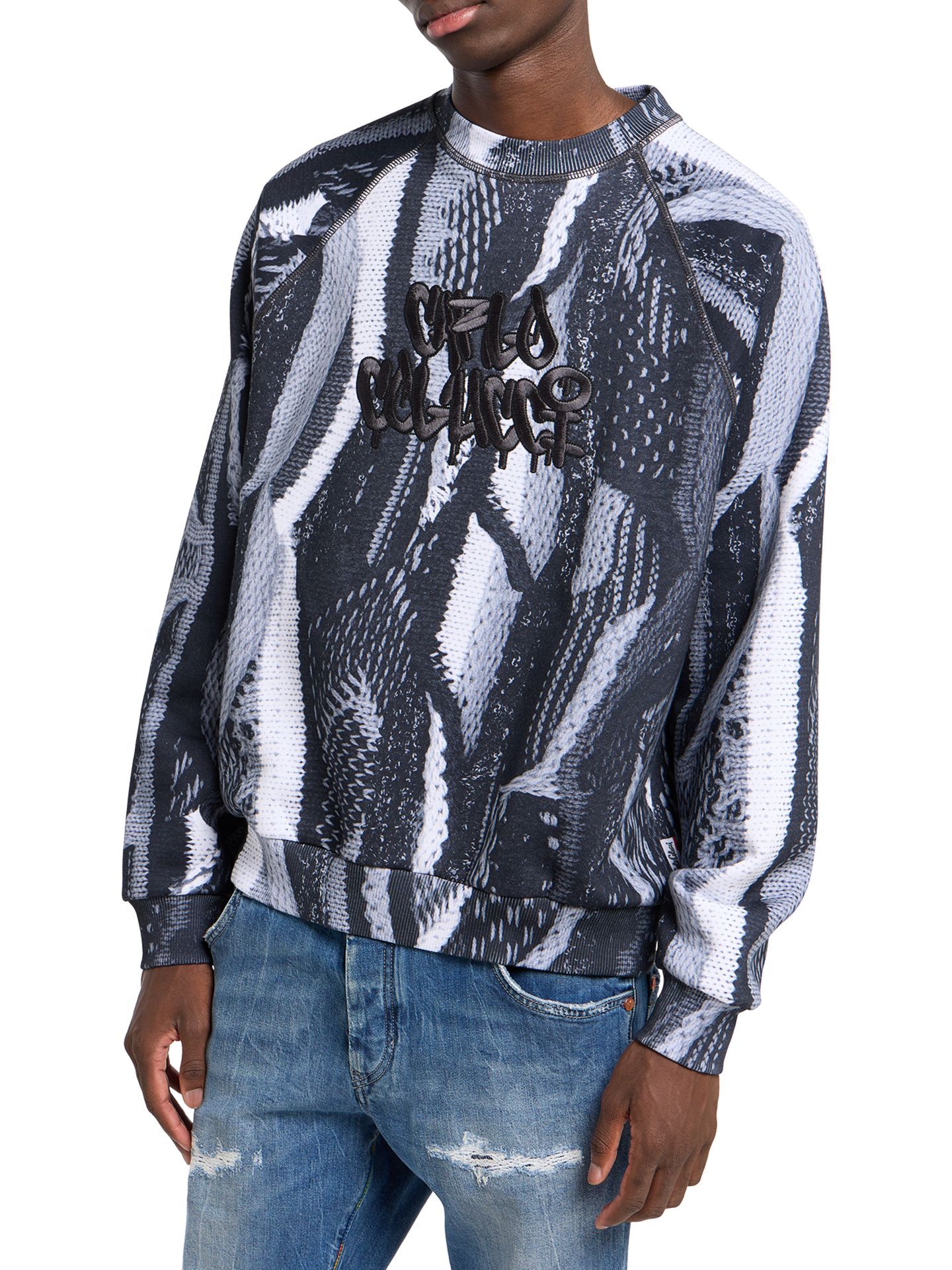 Sweatshirt - Zoom in 